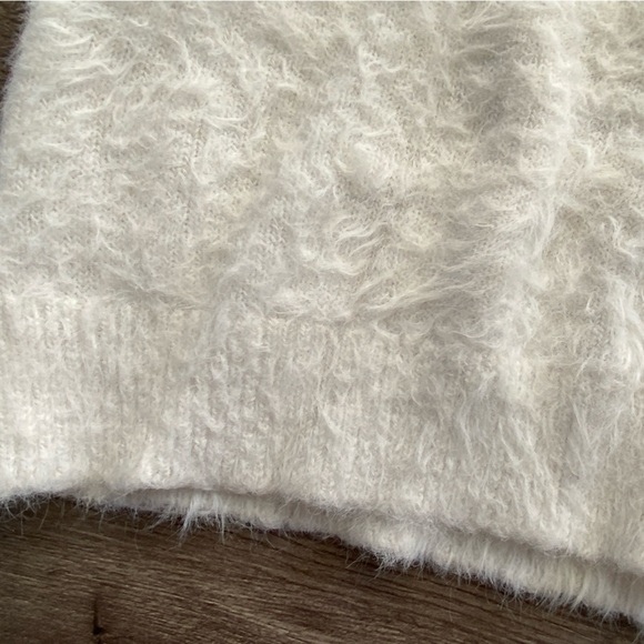 London Kaye white oversized fluffy fuzzy crewneck knit sweater w/ balloon sleeve - Picture 6 of 10